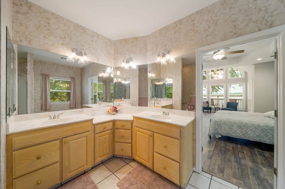 Photo of Bathroom in Moodys