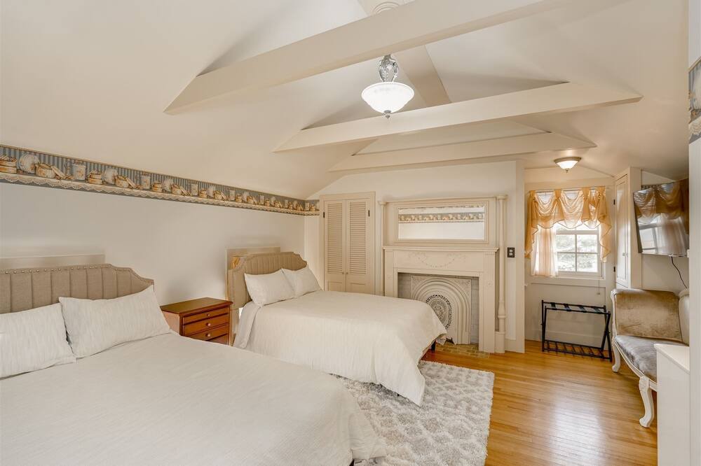 Photo of Bedroom in Normal