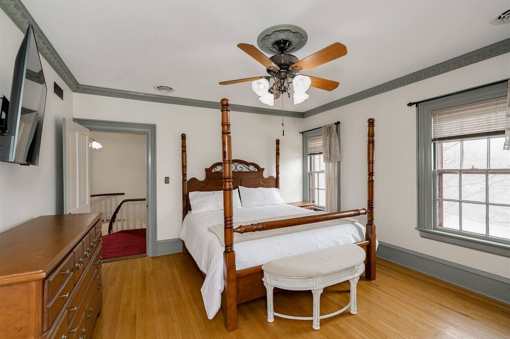 Photo of Bedroom in Normal