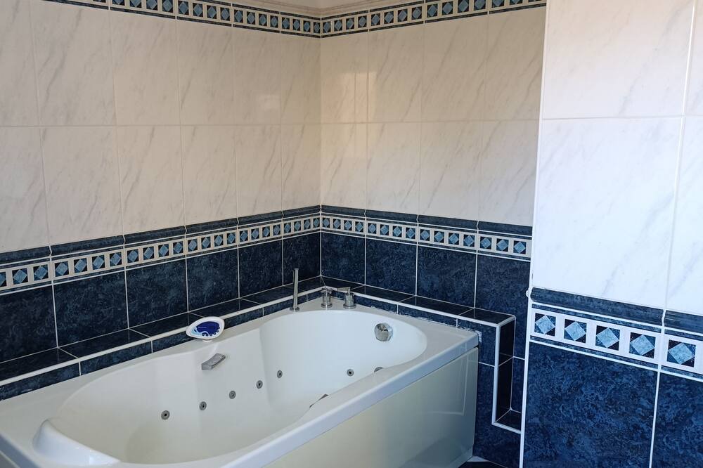 Photo of Bathroom in Le Perreux-sur-Marne