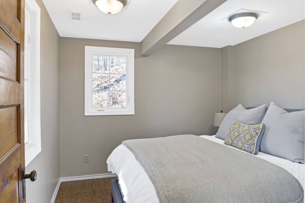 Photo of Bedroom in Bracebridge