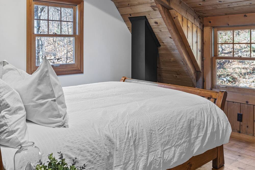 Photo of Bedroom in Bracebridge