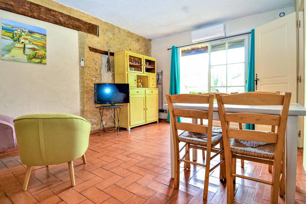 Photo of Bedroom in Saint-Andre-d'Olerargues