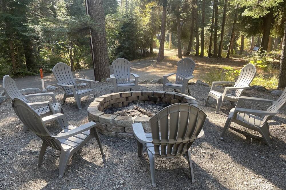 Photo of Others in Roslyn Ridge