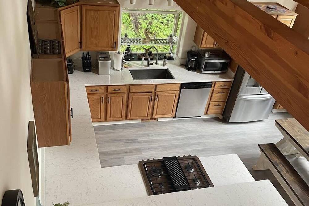 Photo of Others in Roslyn Ridge