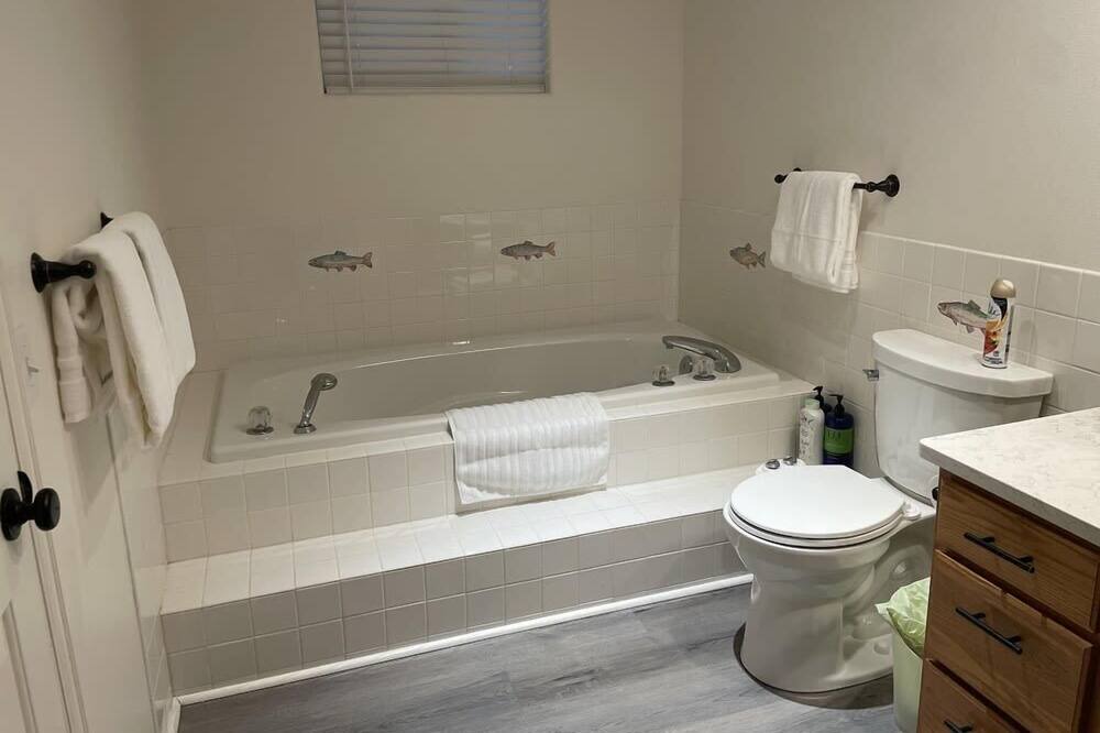 Photo of Others in Roslyn Ridge