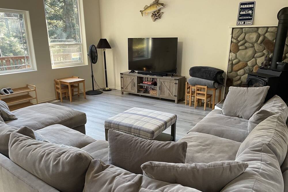 Photo of Others in Roslyn Ridge