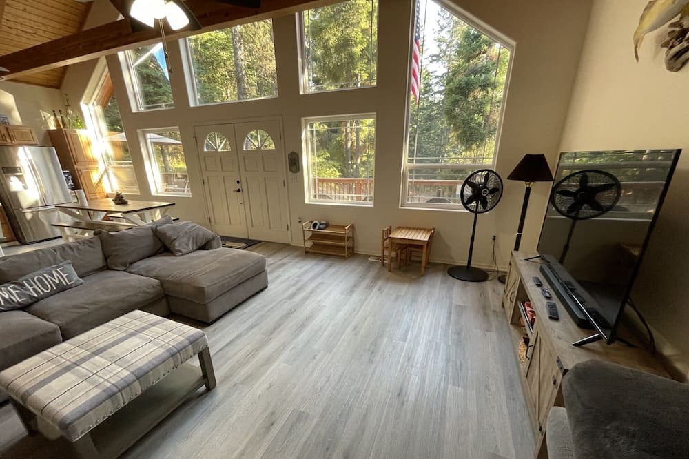 Photo of Others in Roslyn Ridge