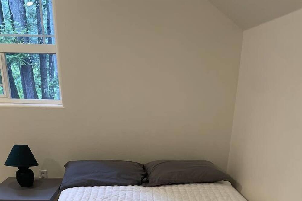 Photo of Others in Roslyn Ridge