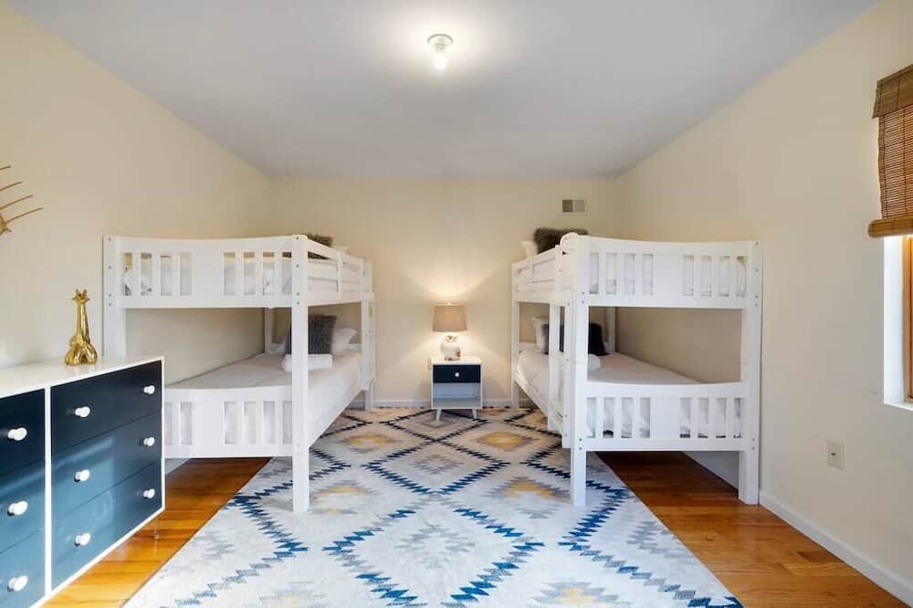 Photo of Bedroom in Washingtonville