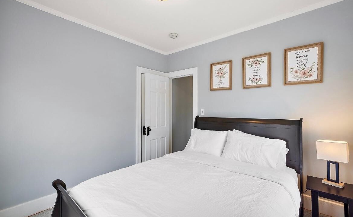 Photo of Bedroom in Mount Clemens