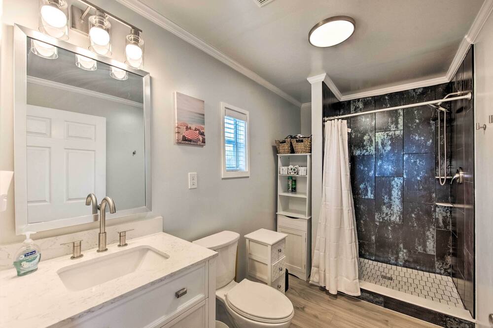 Photo of Bathroom in Streetman