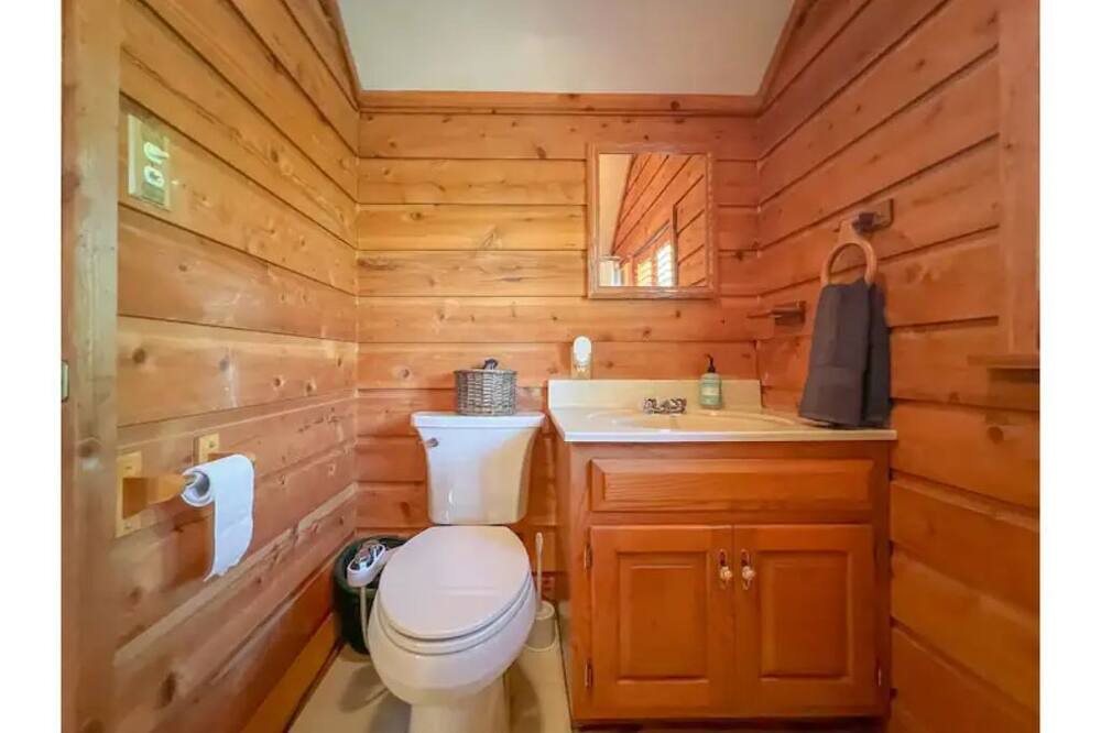Photo of Bathroom in Donalsonville