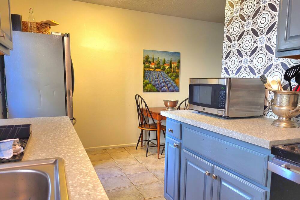 Photo of Kitchen in Northwest Los Angeles Heights
