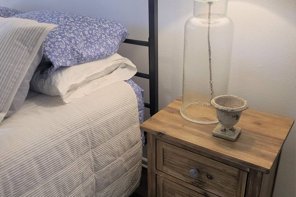Photo of Bedroom in Northwest Los Angeles Heights