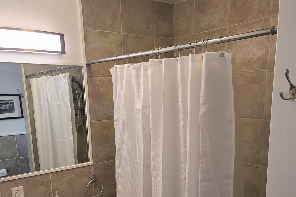 Photo of Bathroom in Northwest Los Angeles Heights