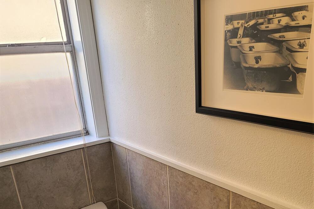 Photo of Bathroom in Northwest Los Angeles Heights