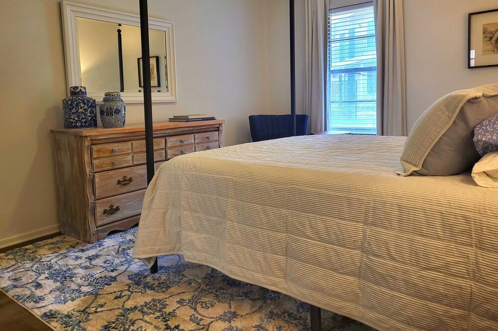 Photo of Bedroom in Northwest Los Angeles Heights