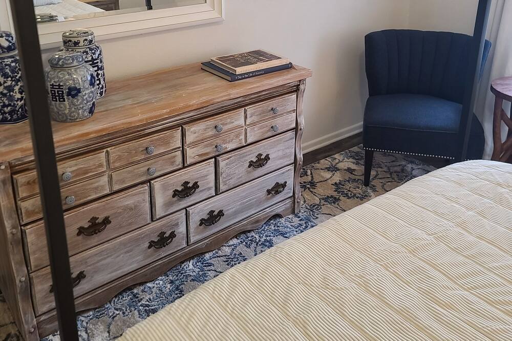 Photo of Bedroom in Northwest Los Angeles Heights