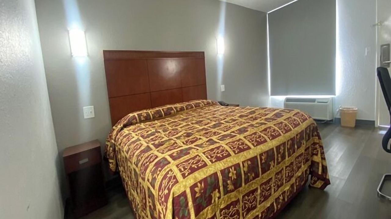 Photo of Bedroom in Forest Park