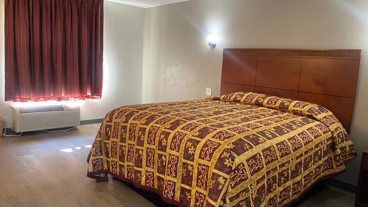 Photo of Bedroom in Forest Park