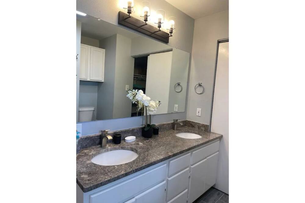Photo of Bathroom in Leon Valley