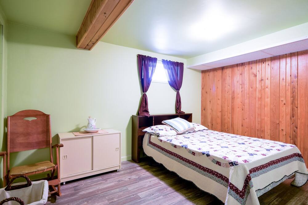 Photo of Bedroom in Saint-Alexis-des-Monts