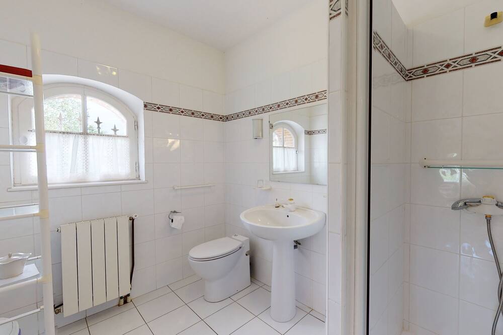 Photo of Bathroom in Beauteville