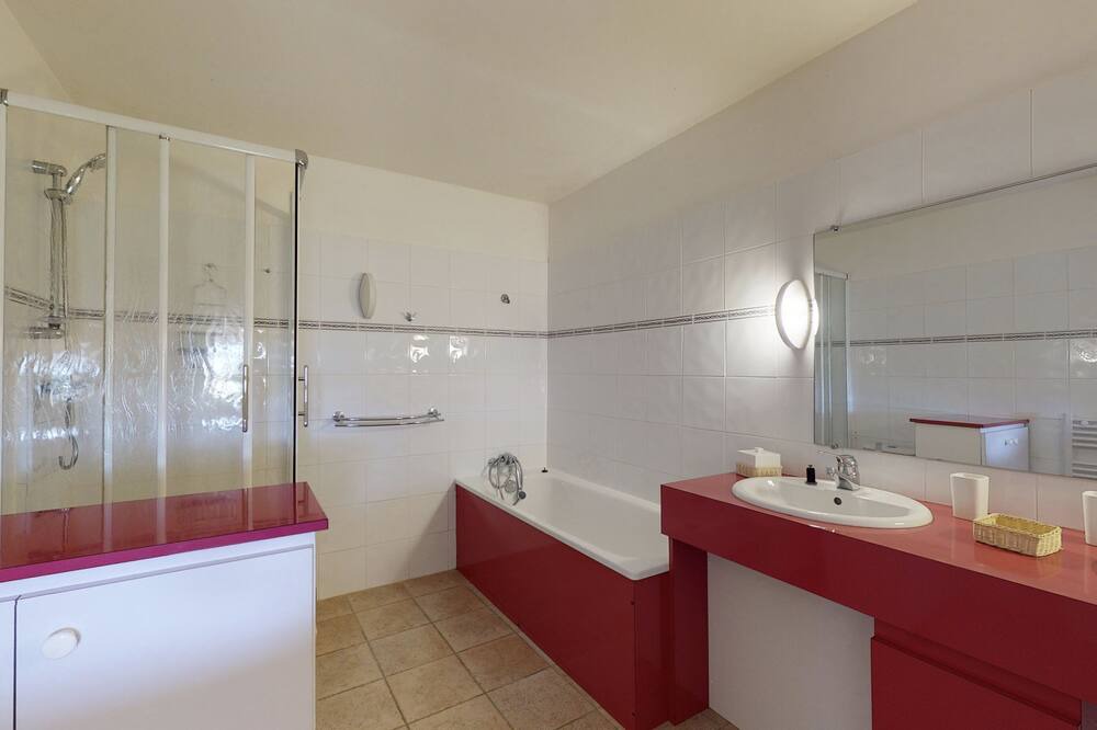 Photo of Bathroom in Beauteville