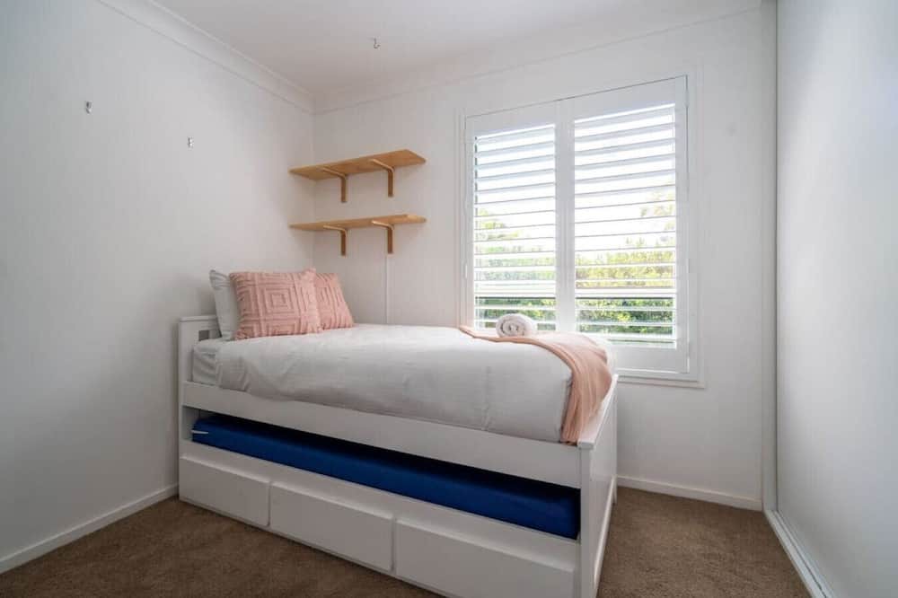 Photo of Others in West Burleigh