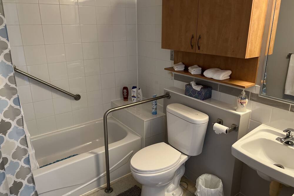 Photo of Bathroom in Saint-Marc-du-Lac-Long