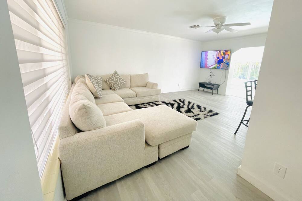 Photo of Livingroom in Ives Estates