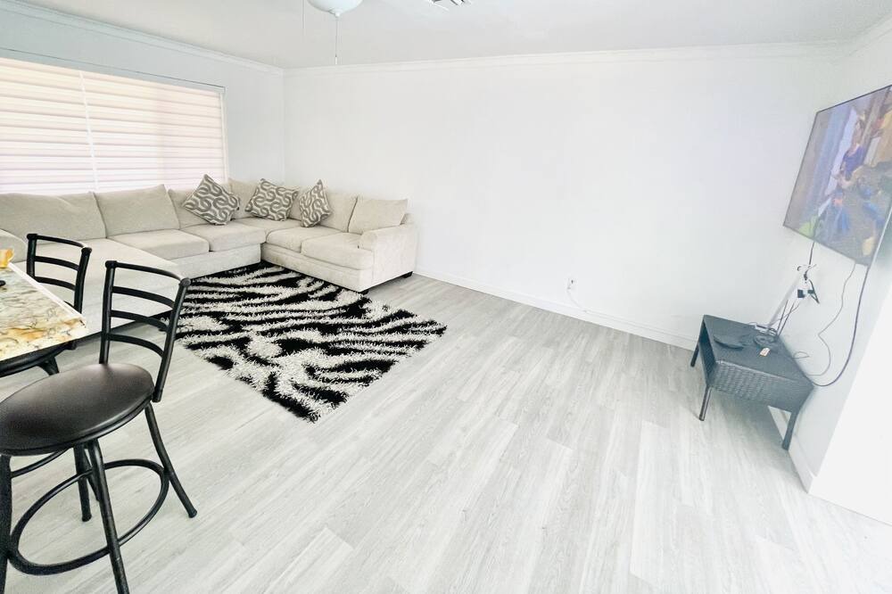 Photo of Livingroom in Ives Estates