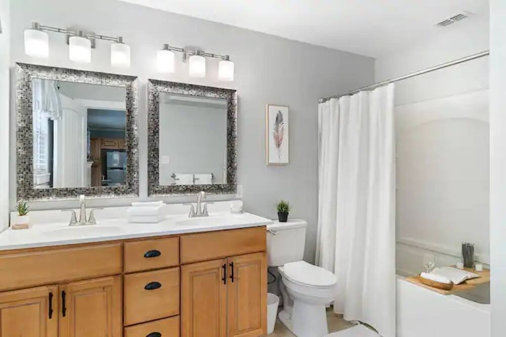 Photo of Bathroom in Lindale