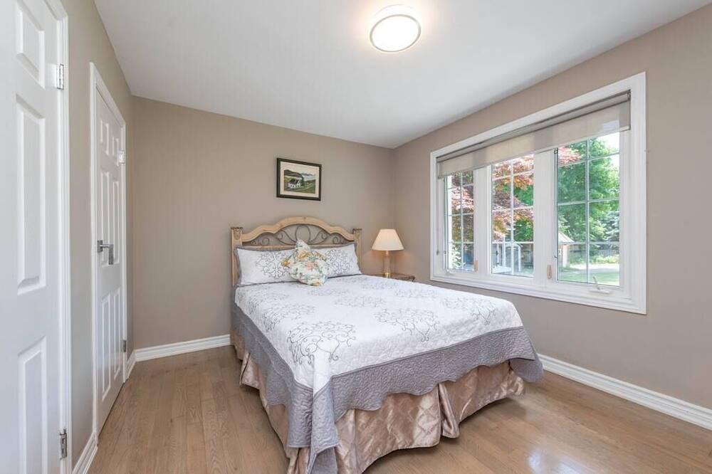 Photo of Bedroom in Clarkson-Lorne Park