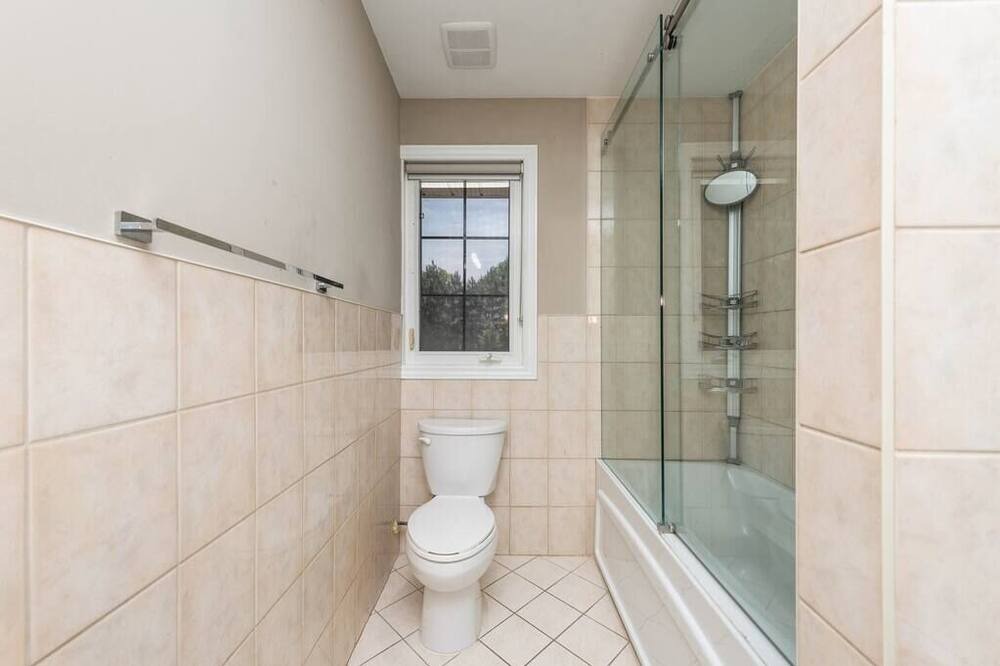 Photo of Bathroom in Clarkson-Lorne Park