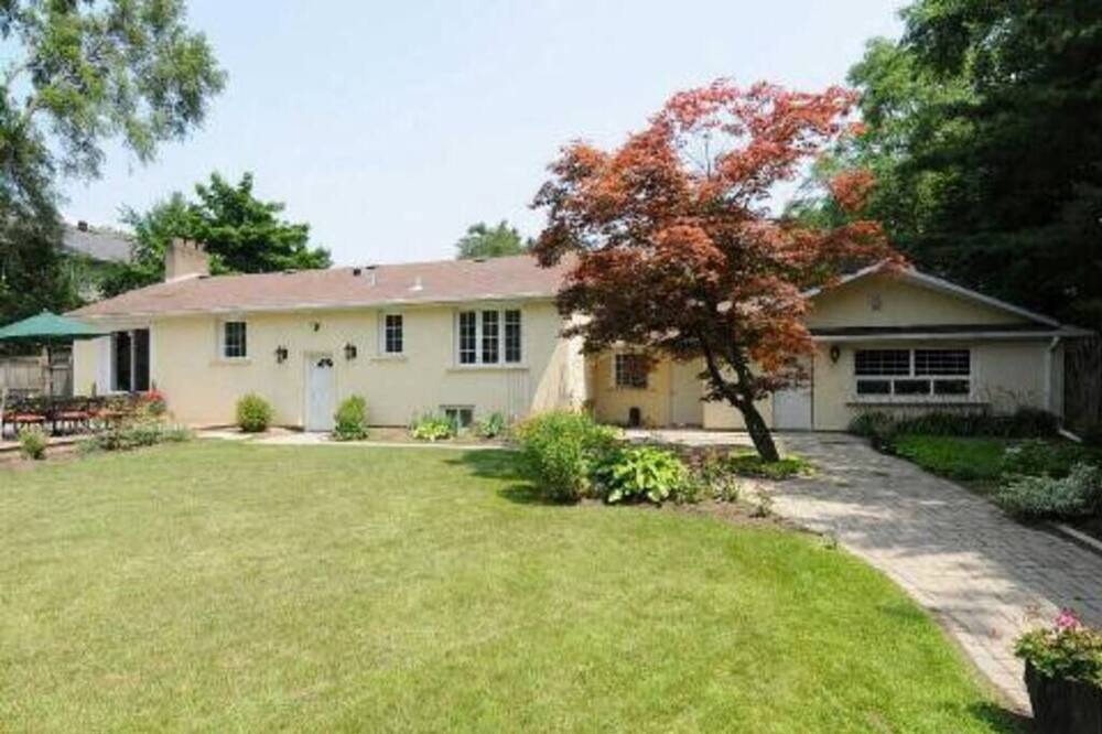 Photo of Outdoor in Clarkson-Lorne Park