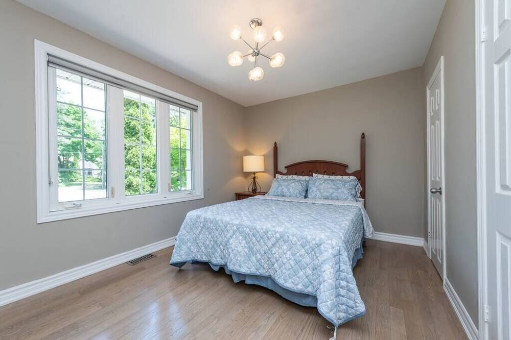 Photo of Bedroom in Clarkson-Lorne Park