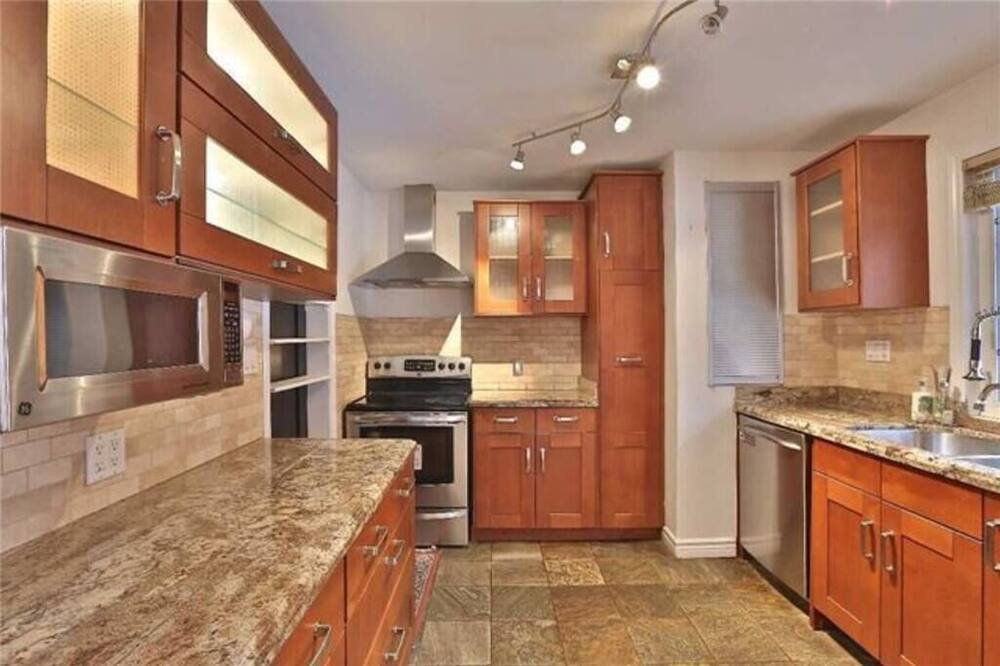 Photo of Kitchen in Clarkson-Lorne Park