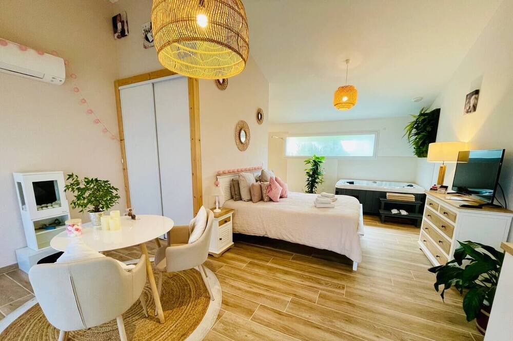 Photo of Bedroom in Uchaux