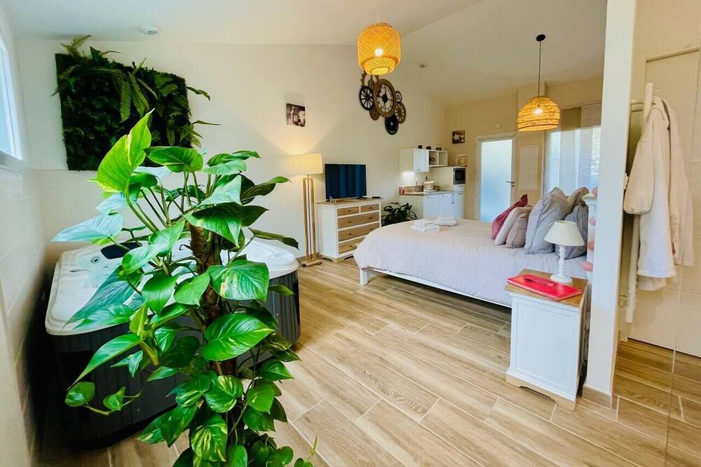 Photo of Bedroom in Uchaux