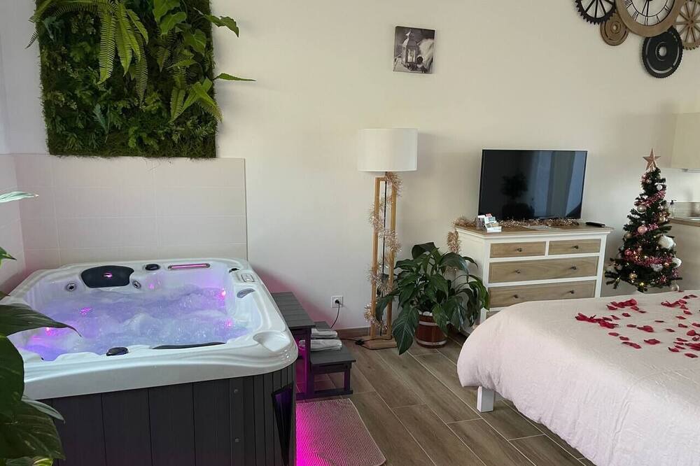 Photo of Bedroom in Uchaux