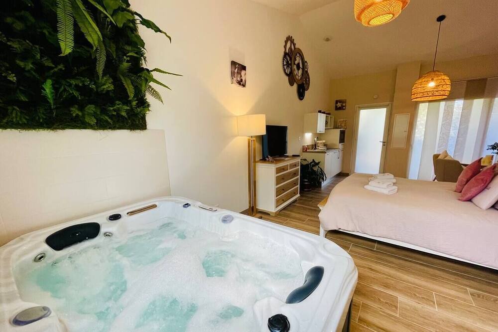 Photo of Bedroom in Uchaux