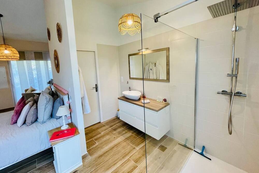 Photo of Bathroom in Uchaux