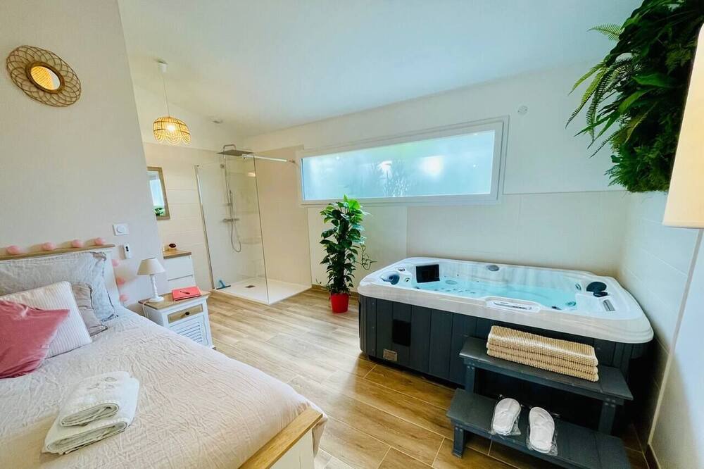 Photo of Bedroom in Uchaux