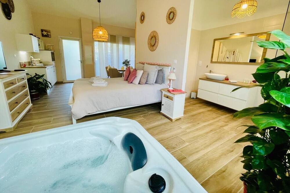 Photo of Bedroom in Uchaux