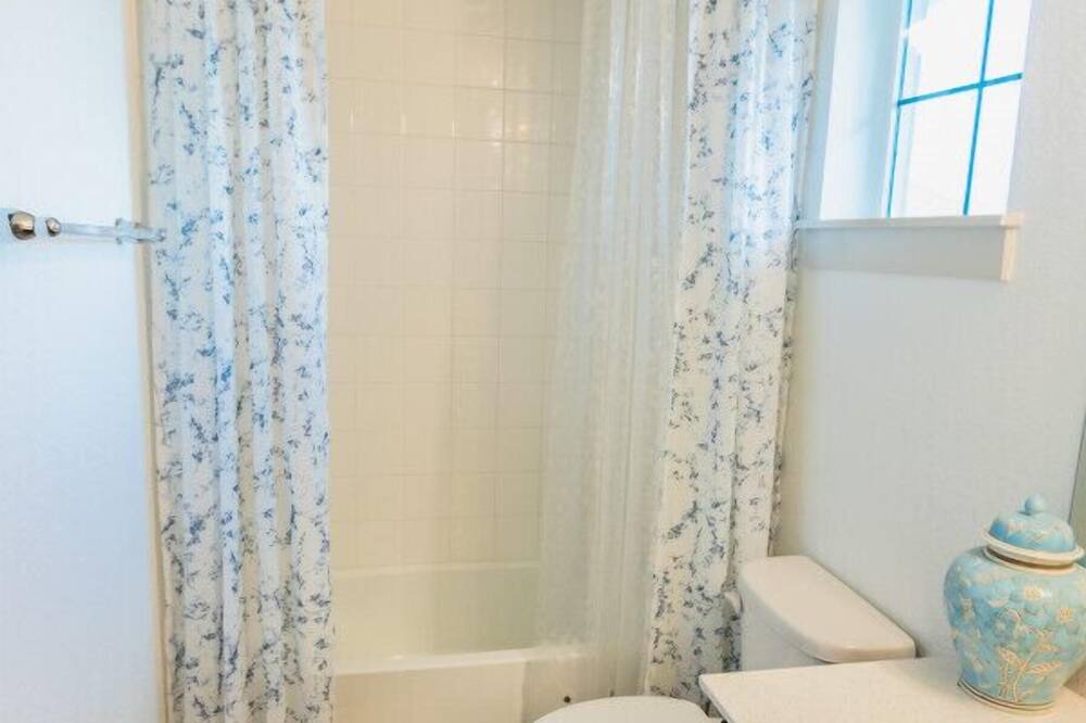 Photo of Bathroom in Manor