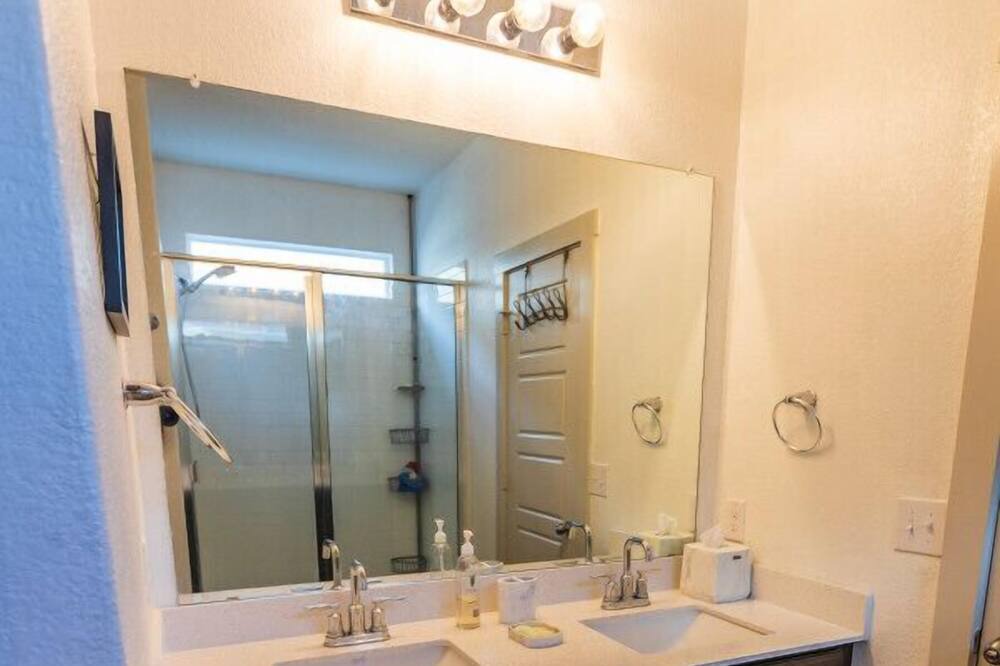 Photo of Bathroom in Manor