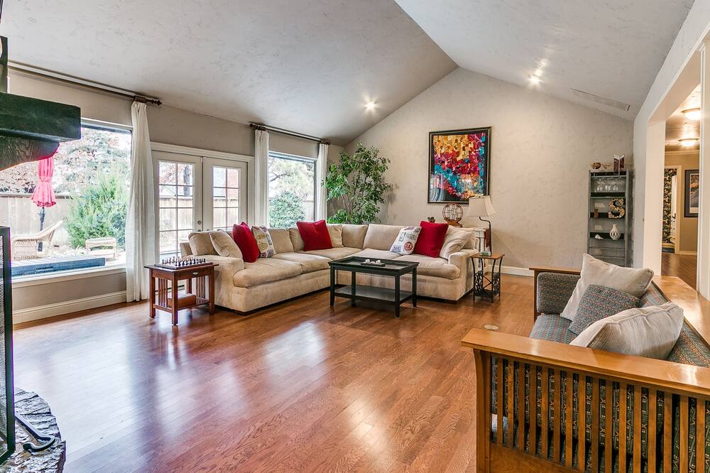 Photo of Livingroom in Oklahoma City