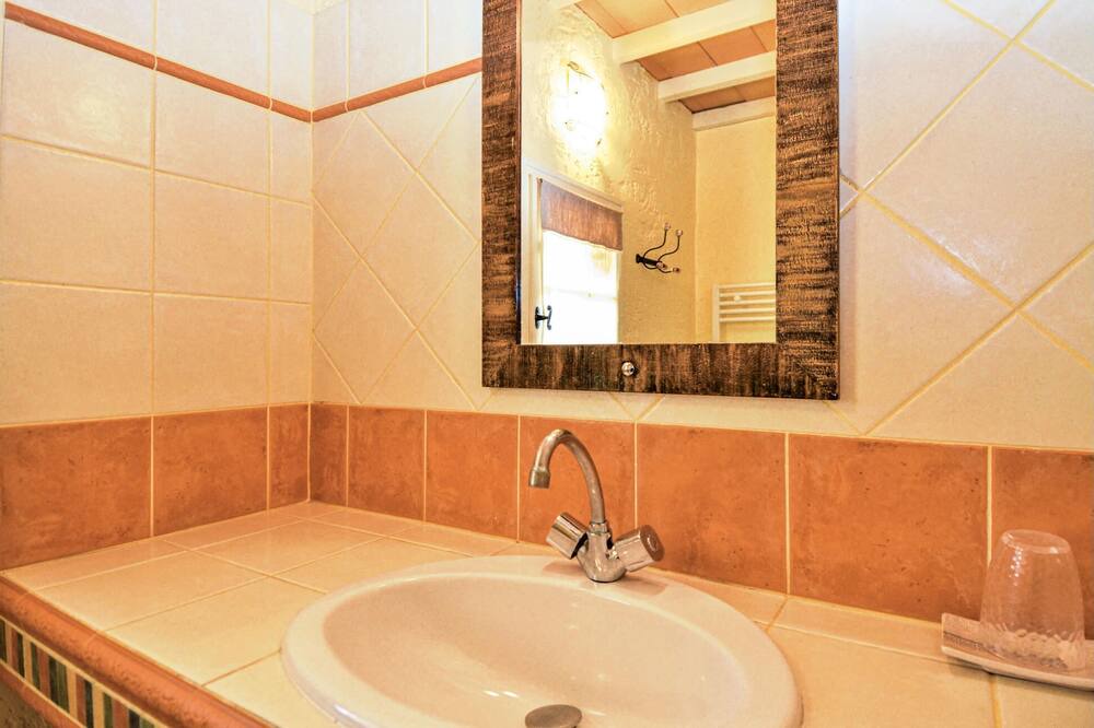 Photo of Bathroom in Saint-Andre-d'Olerargues
